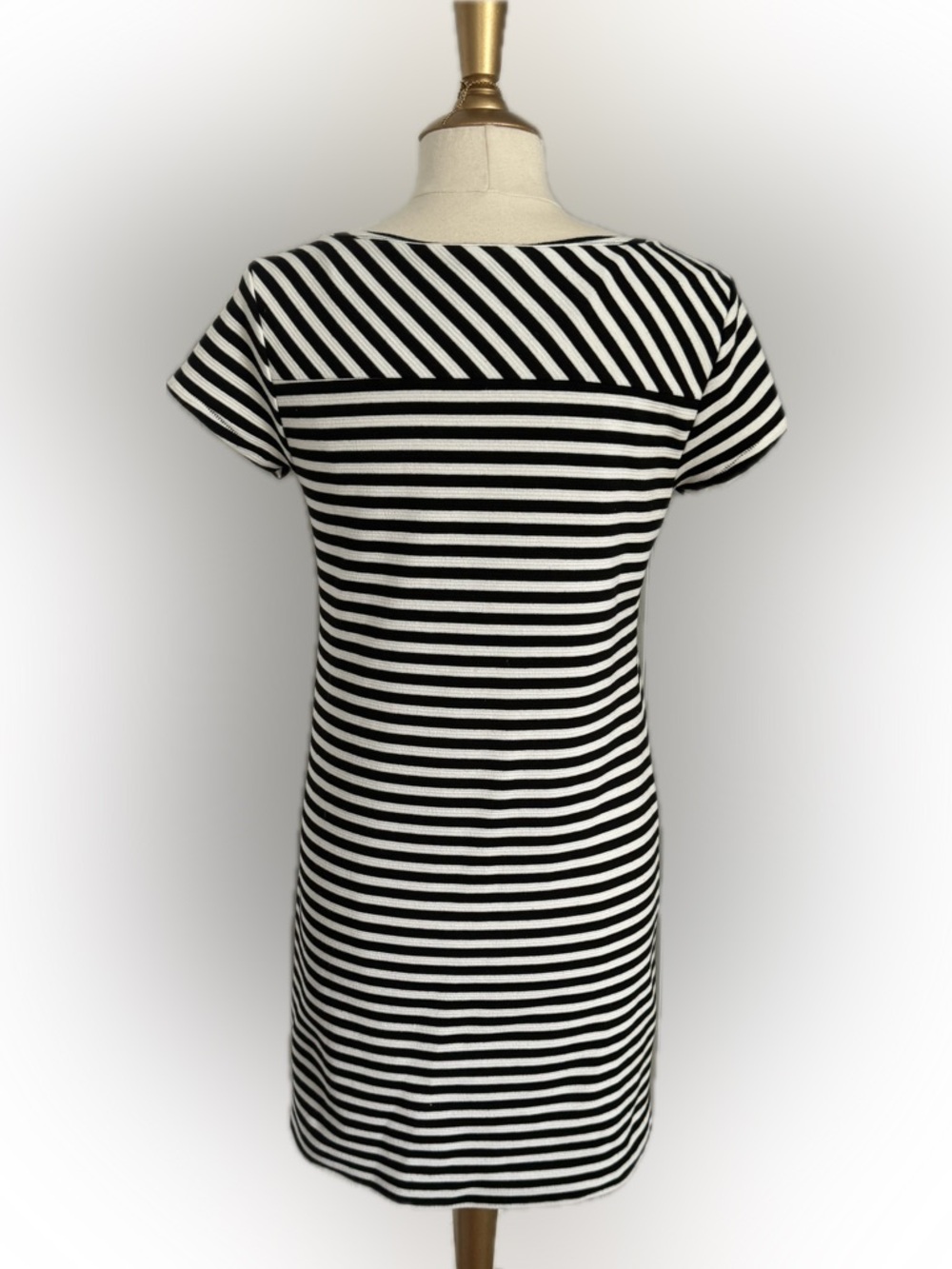 Gap back & white dress! - Picture 10 of 13